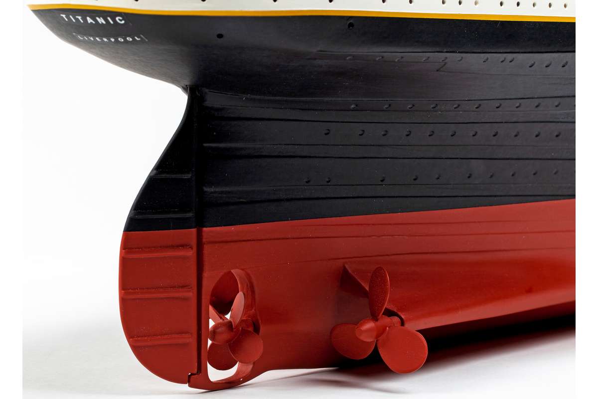 1:144 RMS Titanic Complete -Wooden hull