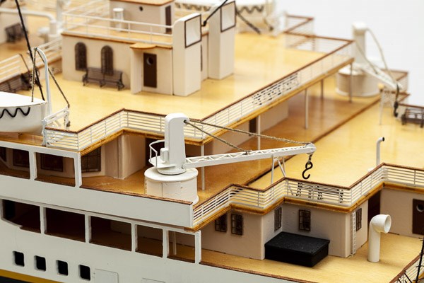 1:144 RMS Titanic Complete -Wooden hull
