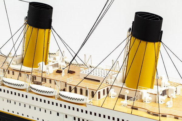 1:144 RMS Titanic Complete -Wooden hull