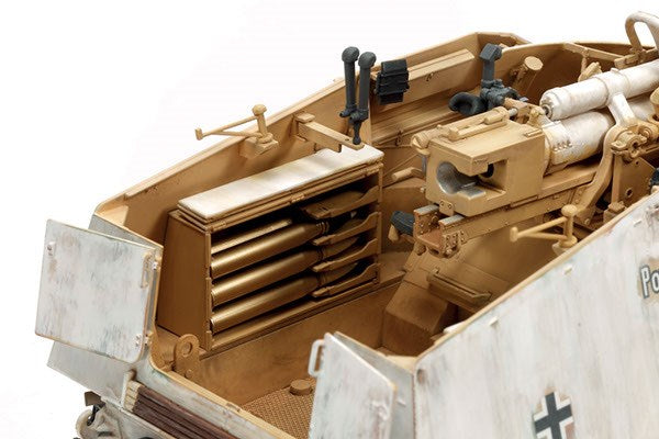 1/35 Nashorn Heavy Tank Destroyer - German