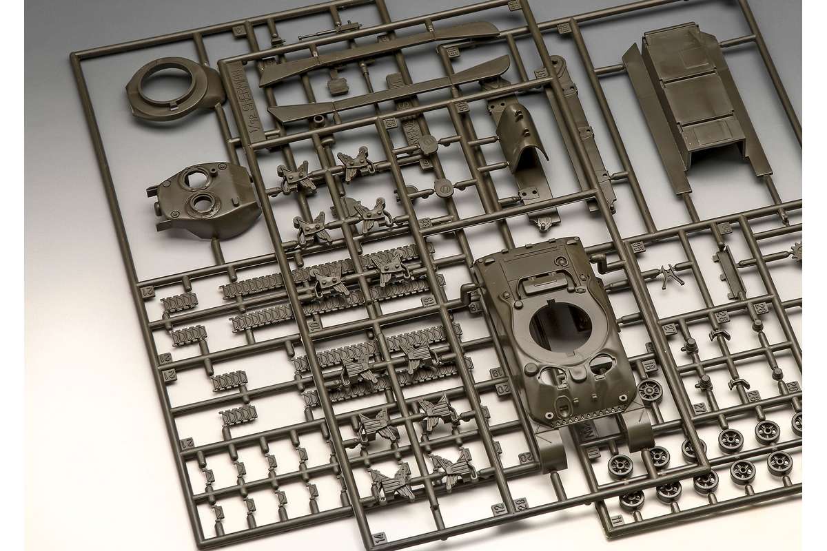 Model Set Sherman M4A1 1:72