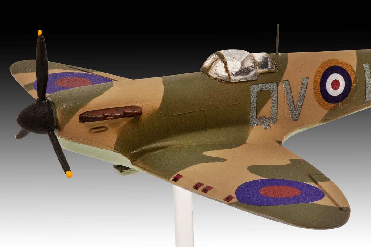 Model Set Spitfire Mk.Ia & Hurricane Mk.I 1:144