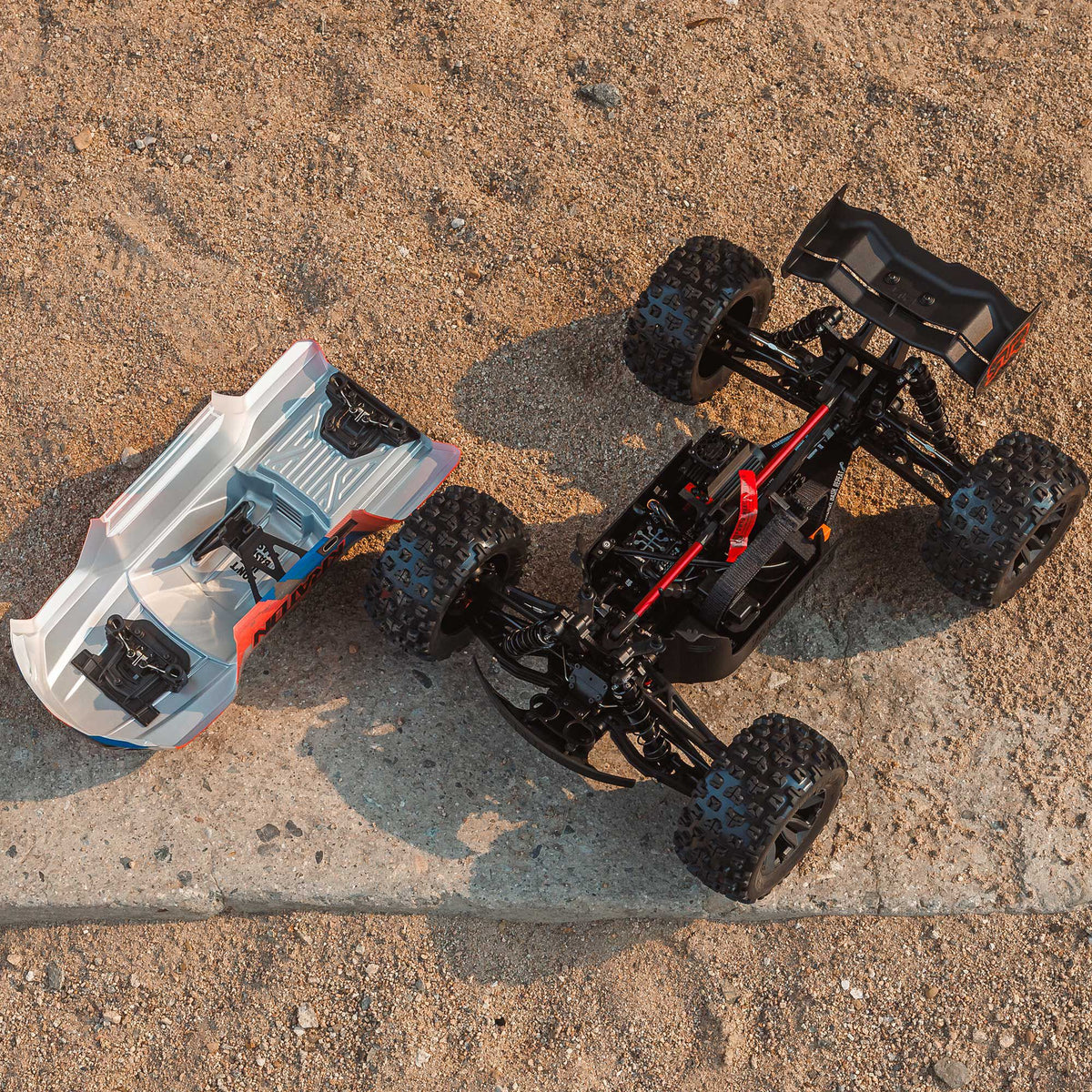 1/8 KRATON 4X4 6S BLX BRUSHLESS V6 SPEED TRUCK RTR