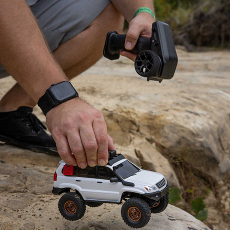 1/10 SCX10 III Coyote 4X4 RTR Brushed Rock Crawler, Blue