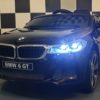 BMW GT 12V elbil til børn – 1 person, sort