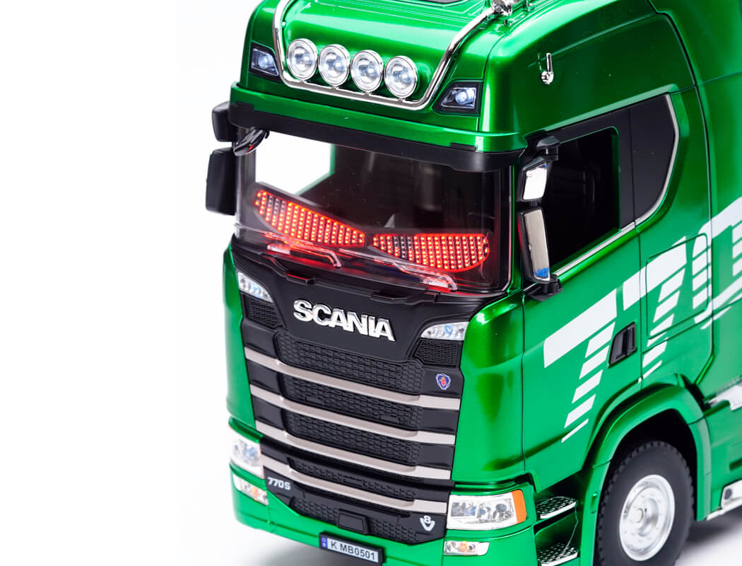 Huina Scania 770S med røde LED Demon Eyes