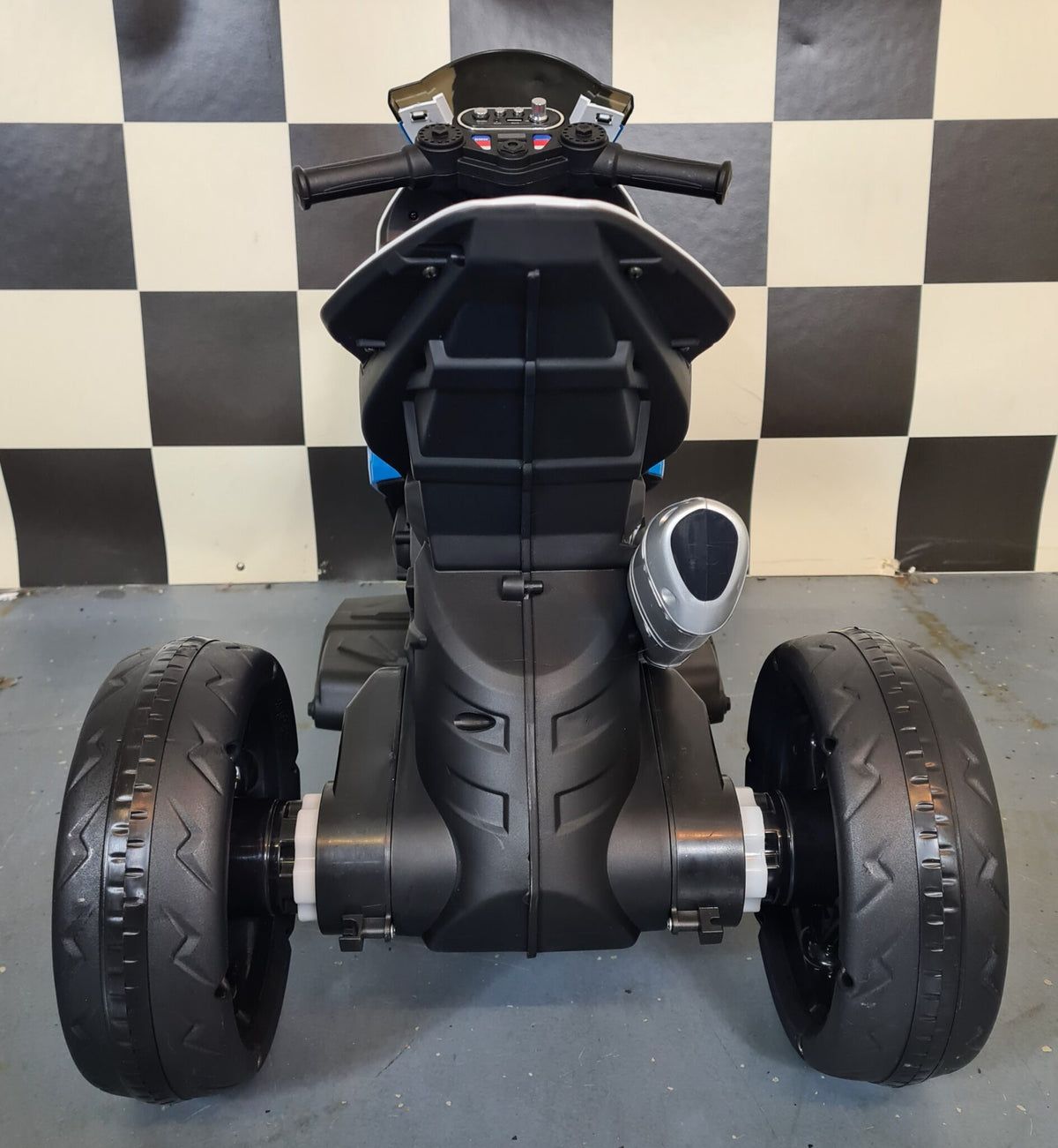 BMW HP4 12V barntrike – blå