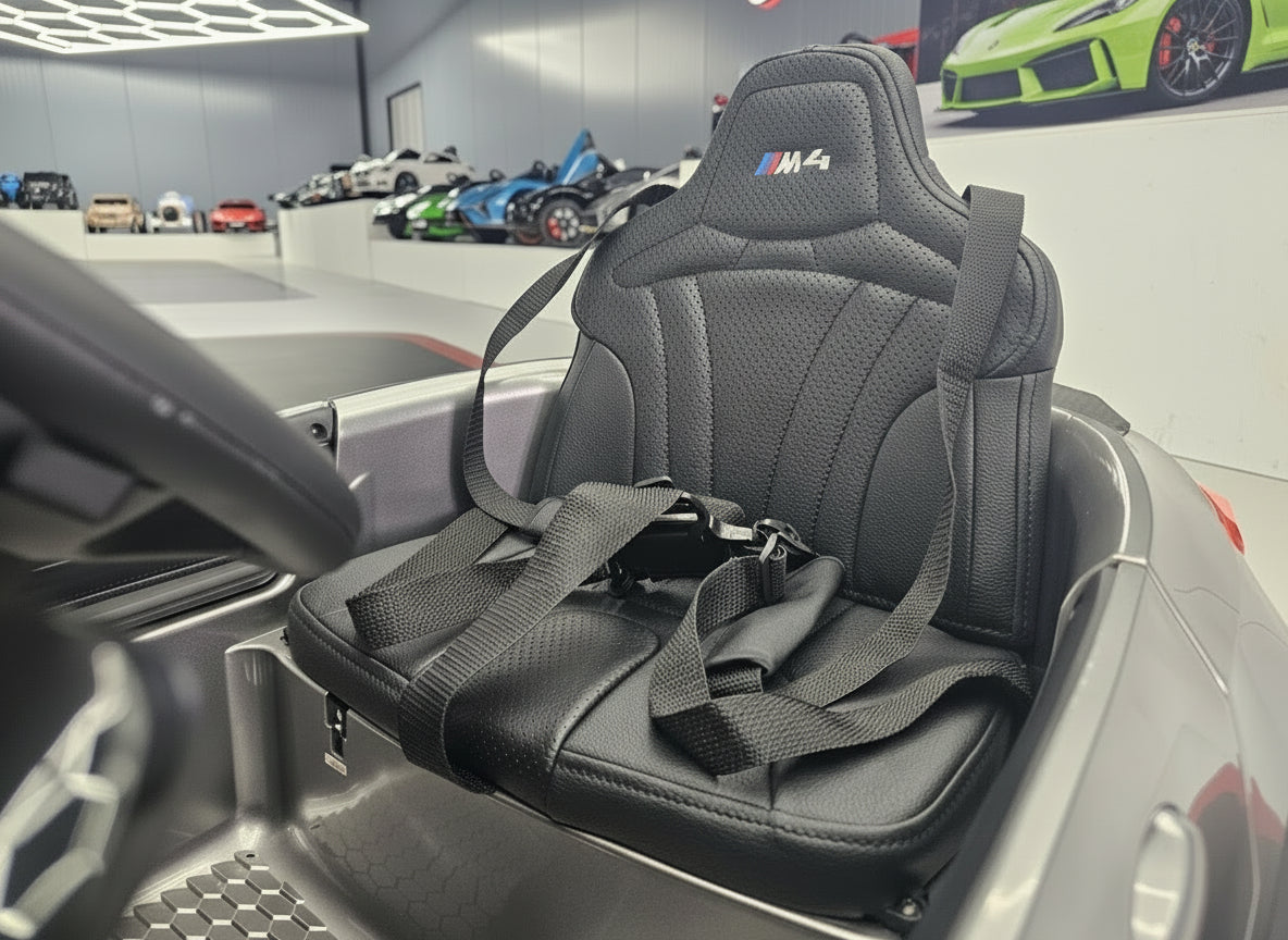 BMW M4 12V elbil för barn – metallic grå