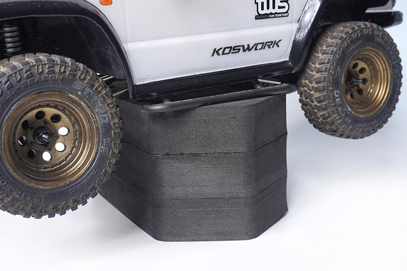 KOSWORK KOS13028 - Foam Car Maintenance Stand H90 206x110mm Off-Road1:8 Koswork