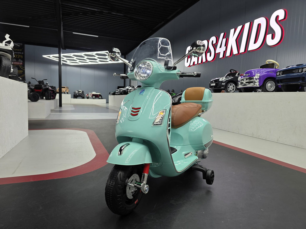 Vespa GTS 12V barnscooter med vindruta – 1 person, rosa