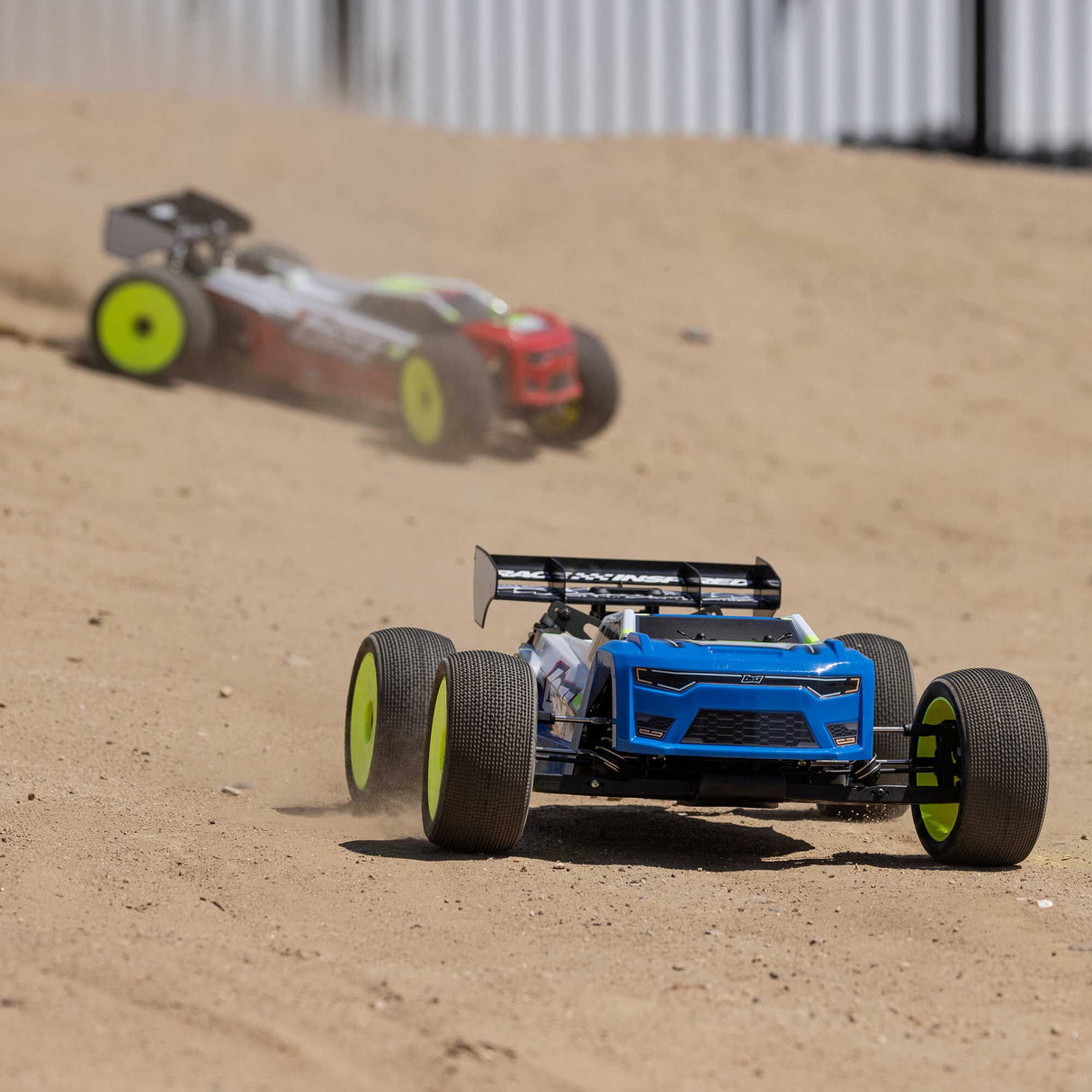 1/8 8IGHT-XTE 4S 4X4 RTR Brushless Race Truggy, Clear