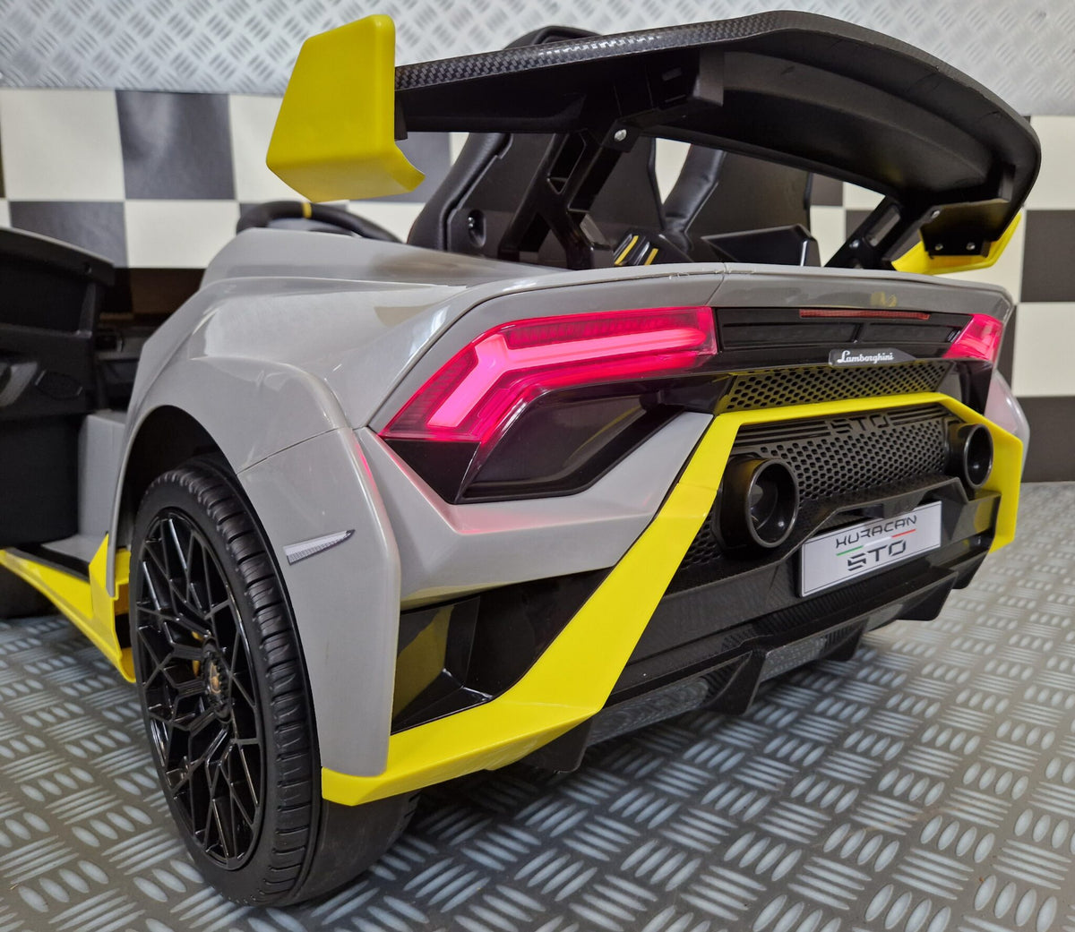 Lamborghini Huracan STO 12V drift elbil för barn – 1 person