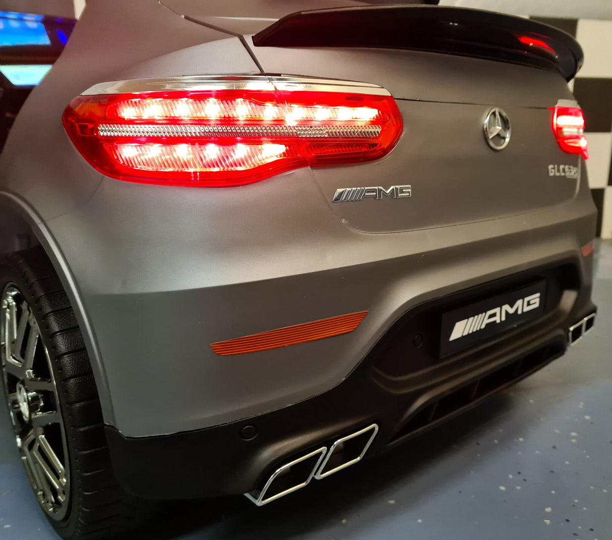 Elektrisk børnebil Mercedes GLC 63 AMG mat grå