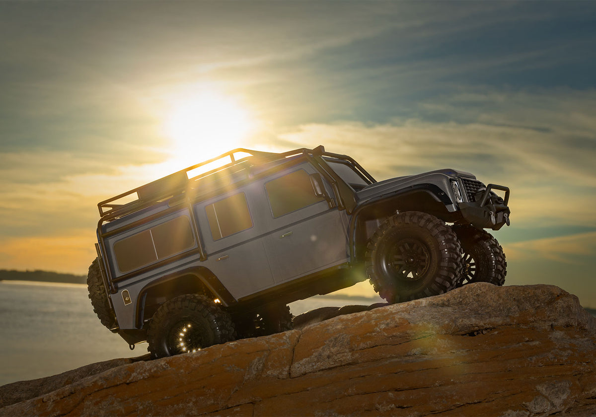 Traxxas 82256-4 TRX-4 Land Rover Defender Clipless RTR