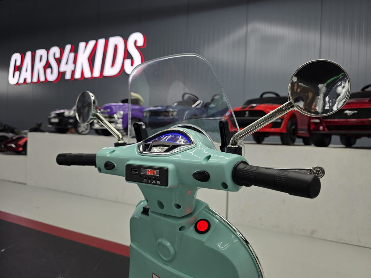 Vespa GTS 12V barnscooter med vindruta – 1 person, rosa
