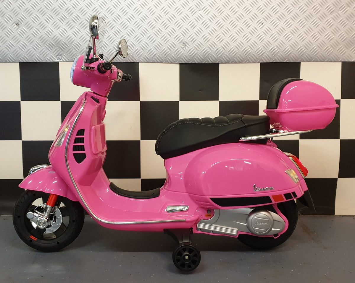 Vespa GTS 12V barnscooter med vindruta – 1 person, rosa