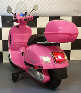 Vespa GTS 12V barnscooter med vindruta – 1 person, rosa