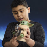 Star Wars: The Mandalorian & Grogu Electronic Action Figure Huggin' Grogu & Anzellan 17 cm