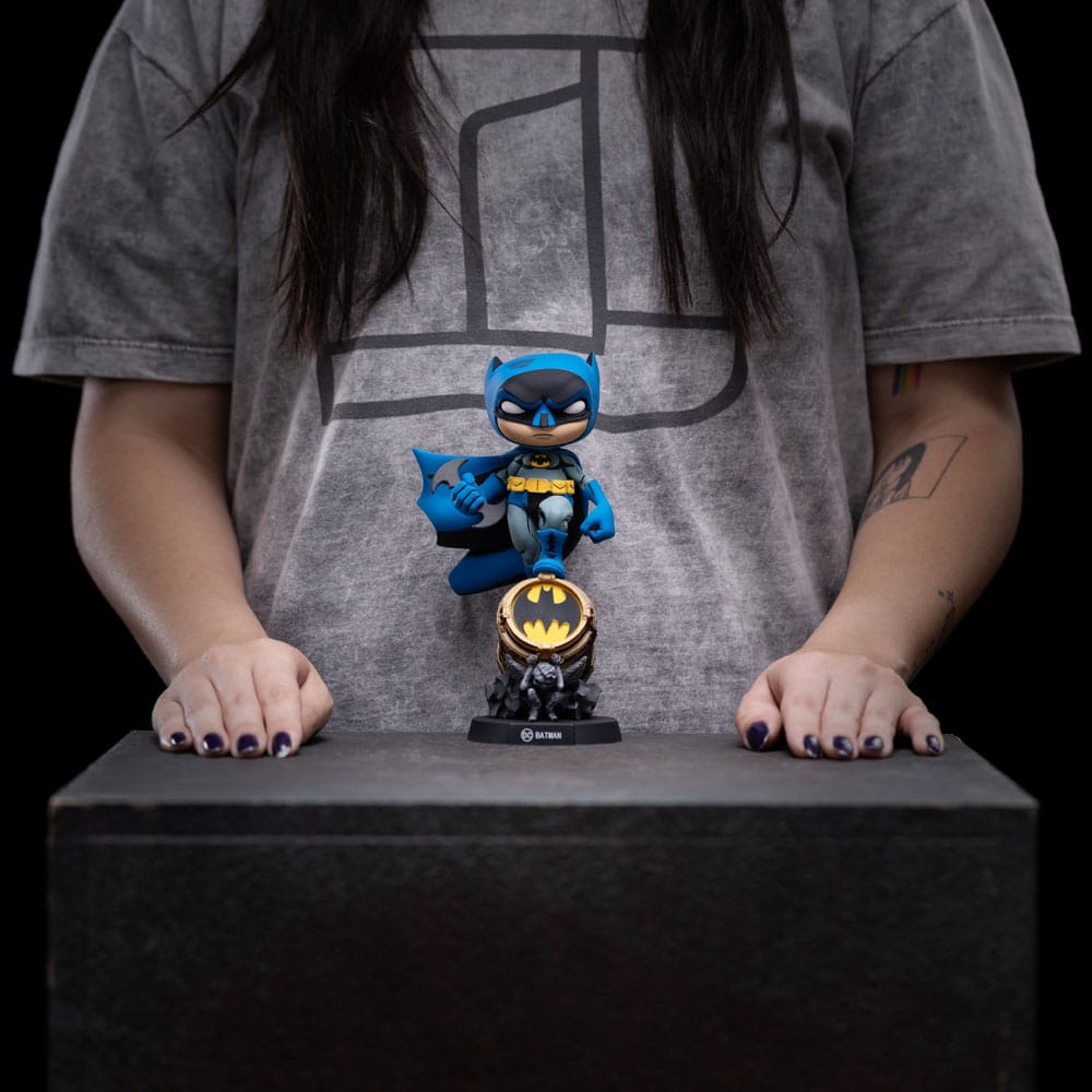 Batman Mini Co. PVC Figure Batman on Bat-Signal (Blue Variant) 15 cm